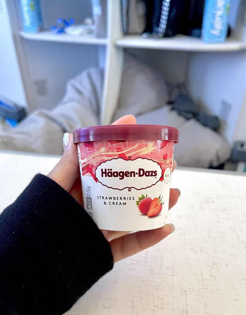 haagen dazs strawberries and cream ice cream